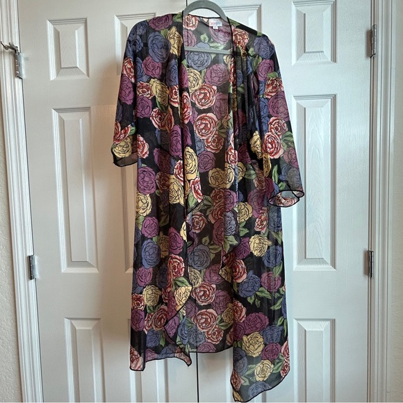 Beautiful lightweight chrysanthemum Shirley kimono - Picture 1 of 3